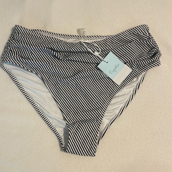 Cupshe Women’s swim bottom - Picture 1 of 4